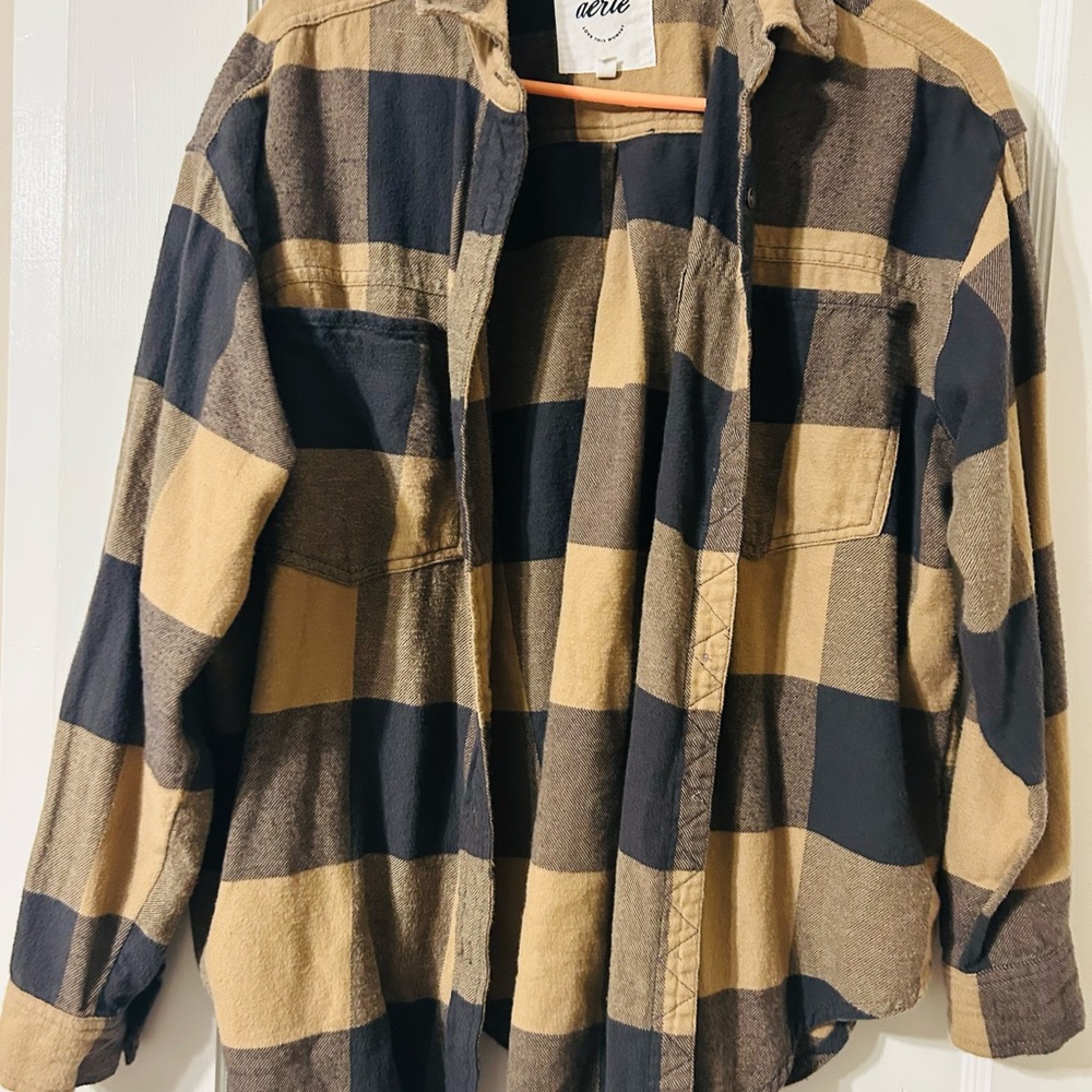 Aerie Women’s Black and Tan Plaid Shirt